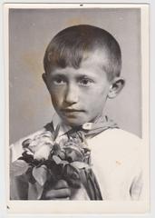 Піонер з трояндами